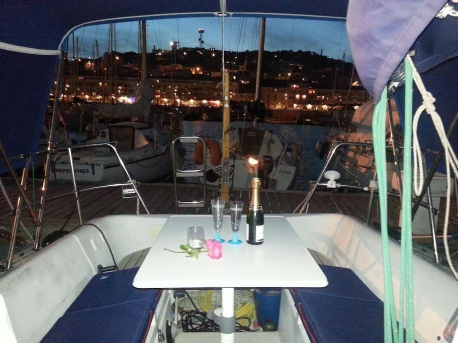 Hotel Nuitee A Bord De Danilou Un Voilier De 9.50M à Sète Extérieur photo